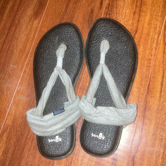 Sanuk flip flops - Picture 1 of 1